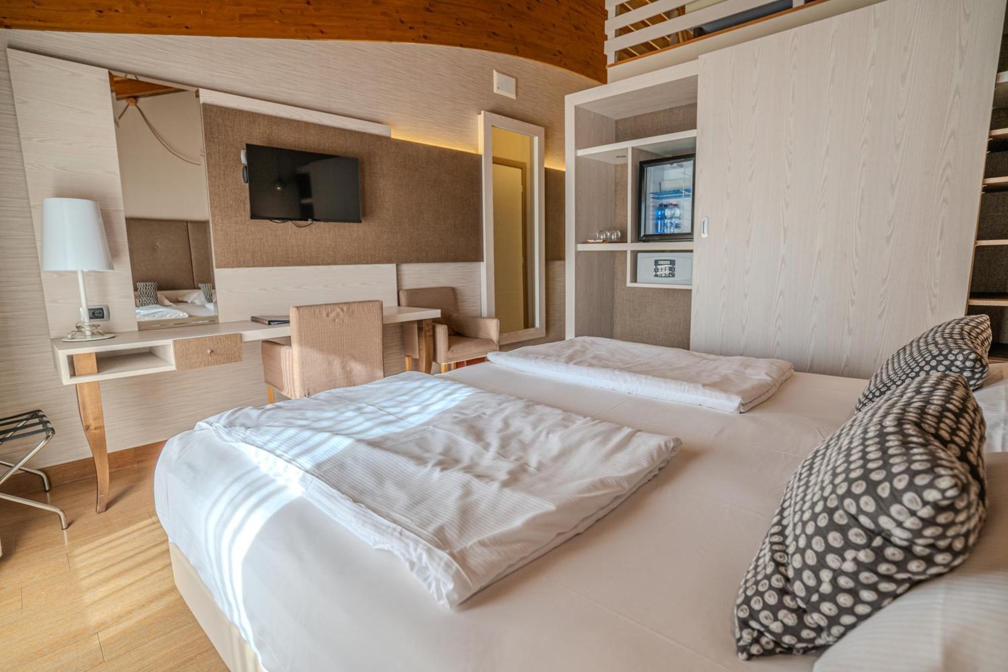 Hotel Galvani Torri Del Benaco Dış mekan fotoğraf