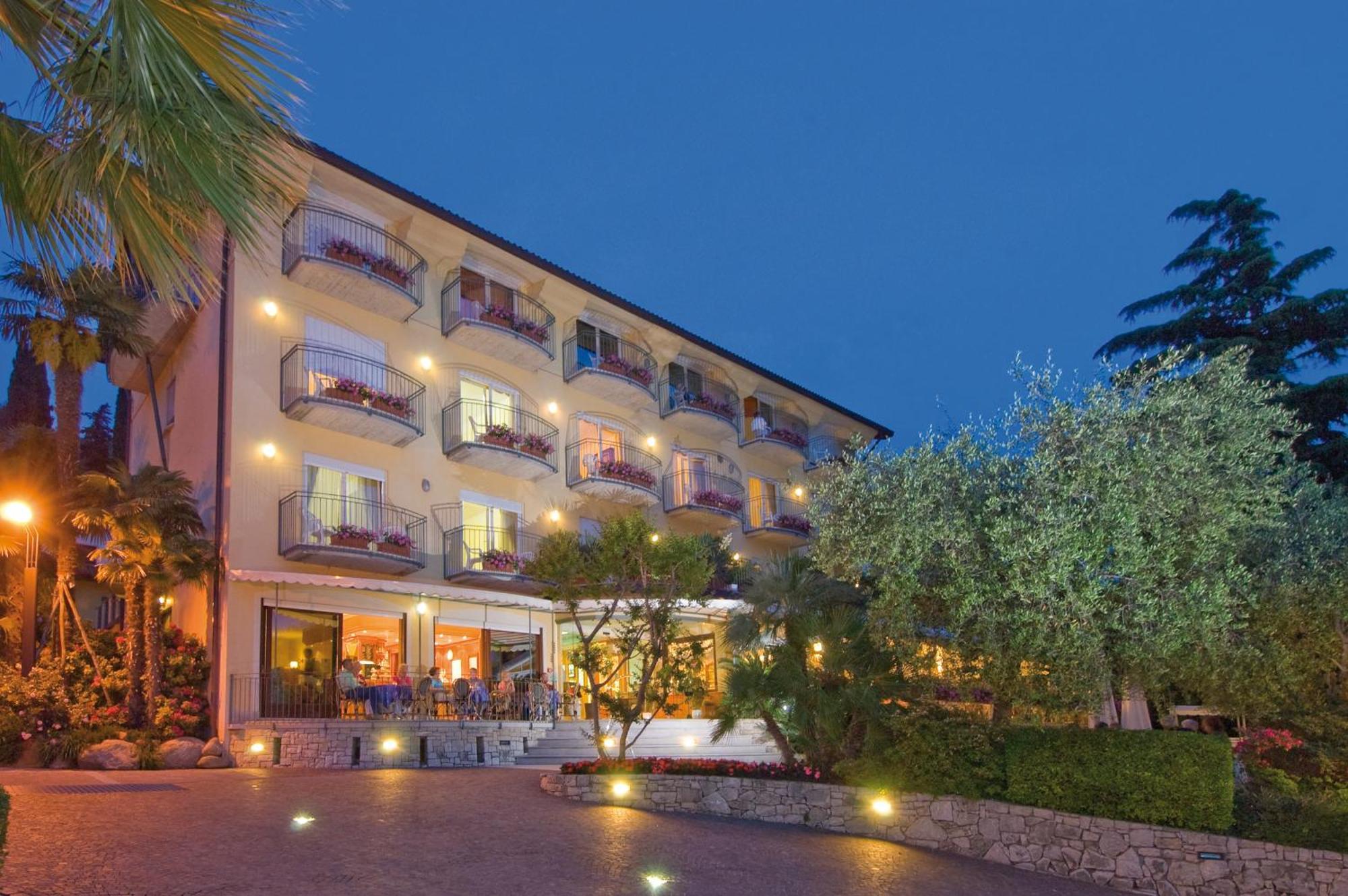 Hotel Galvani Torri Del Benaco Dış mekan fotoğraf