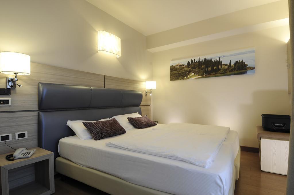Hotel Galvani Torri Del Benaco Dış mekan fotoğraf