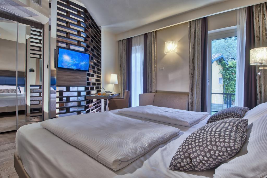 Hotel Galvani Torri Del Benaco Dış mekan fotoğraf