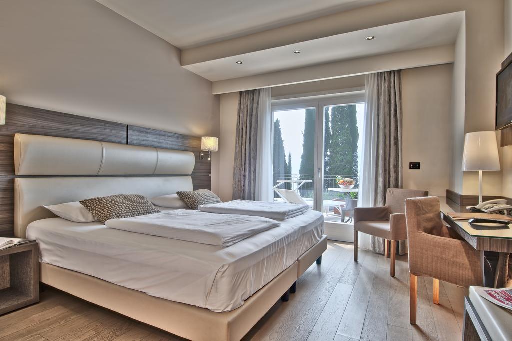 Hotel Galvani Torri Del Benaco Dış mekan fotoğraf